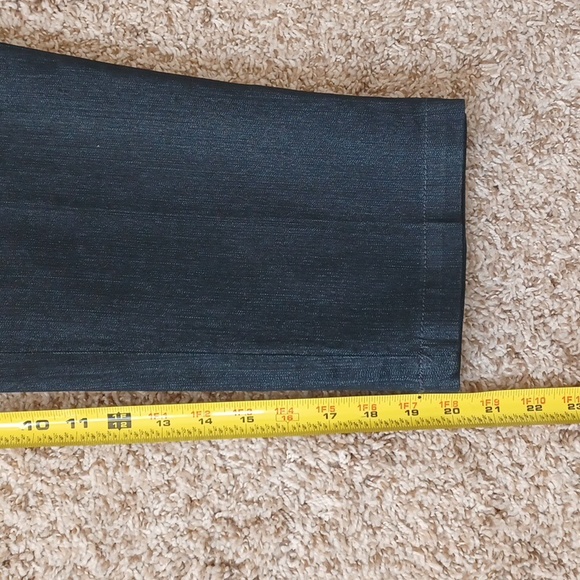 CHRISTOPHER BANKS denim capris w/ pockets & zipper/button closure.  Size 4 - Picture 11 of 13